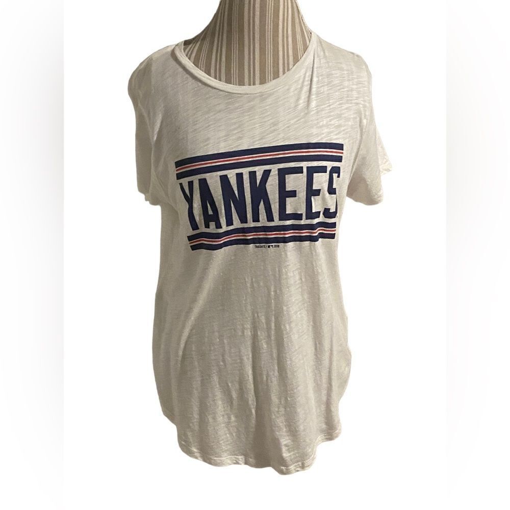 Tailgate size large ladies Yankees t shirt purchased at yankee stadium see pics